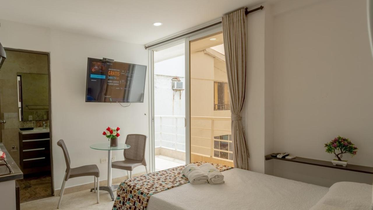 Habitacion doble con vista parcial al lago