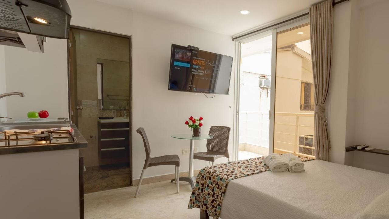 Habitacion doble con vista parcial al lago