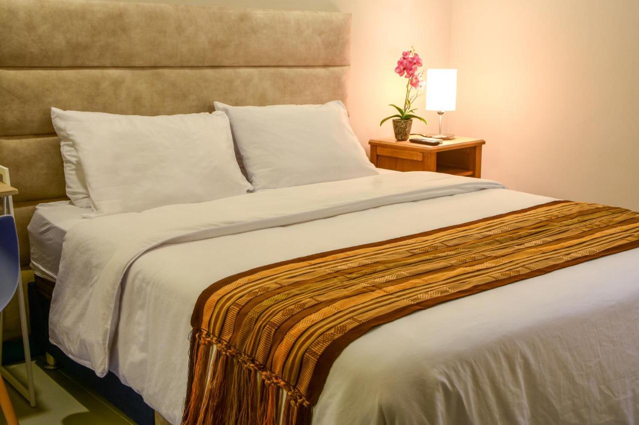 Queen Room,1276231810:JPEG