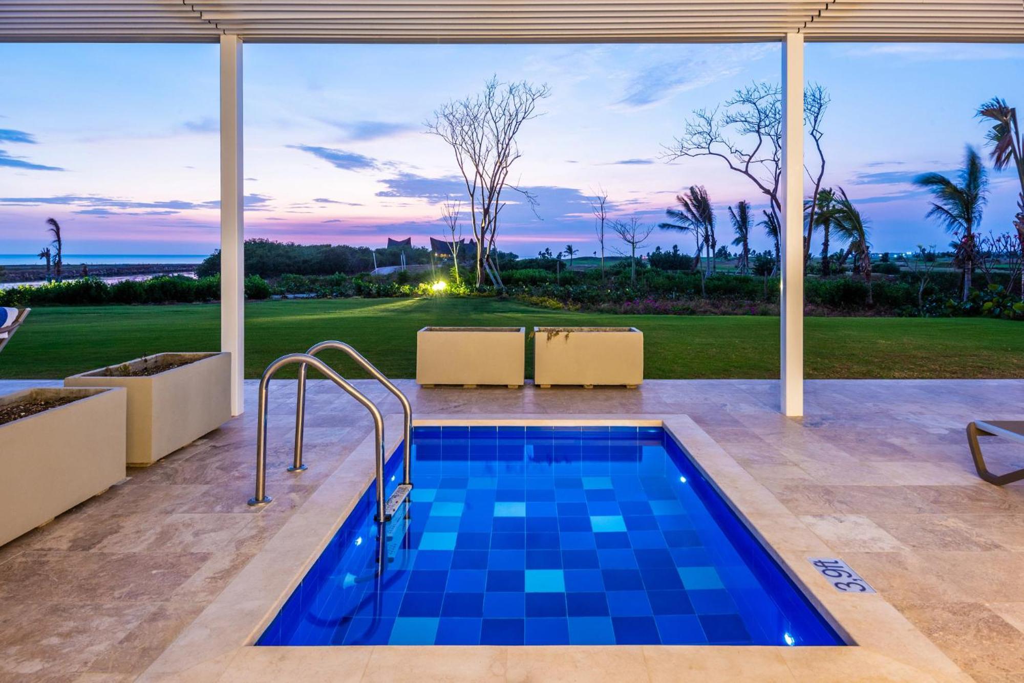 Preferred Club Presidential Suite Swim-Out Tropical