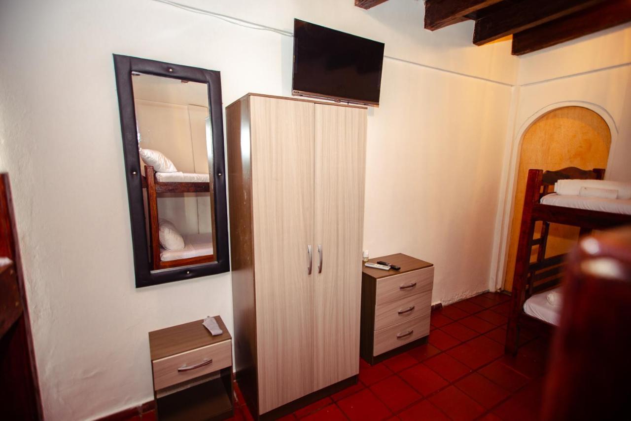 Family Room with Private Bathroom,1293510568:JPEG