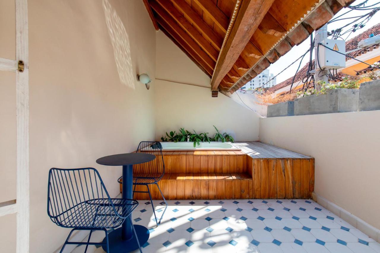 Suite with Hot Tub,1554252580:JPEG