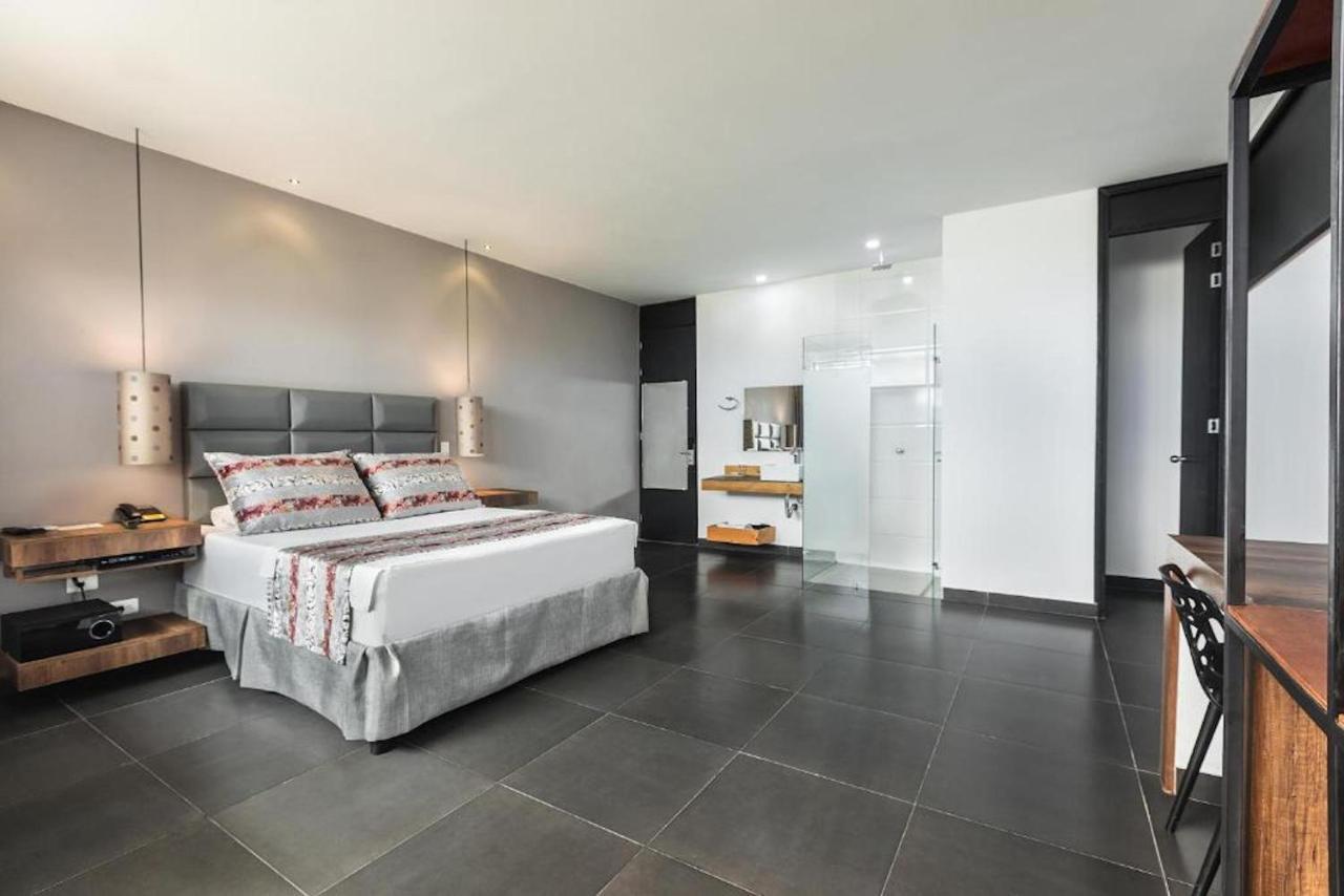 Deluxe Double Room with Bath,1498360552:JPEG