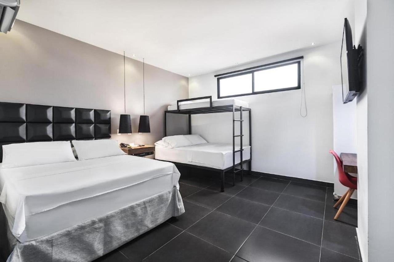 Family Room,1498361734:JPEG