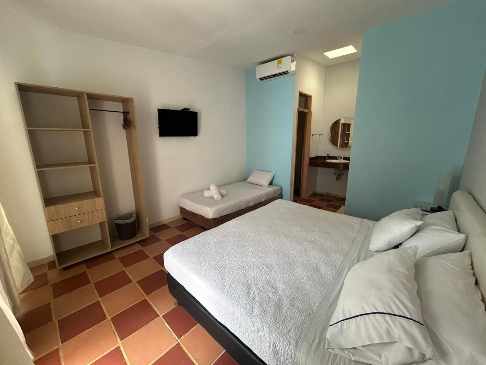 Deluxe Room,1594725771:JPEG