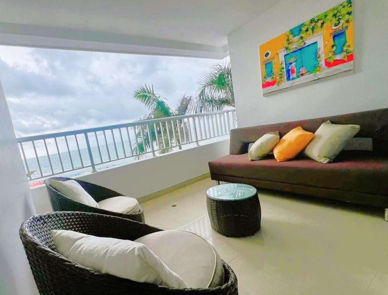 Apartamento de 2 dormitorios con terraza y vistas al mar