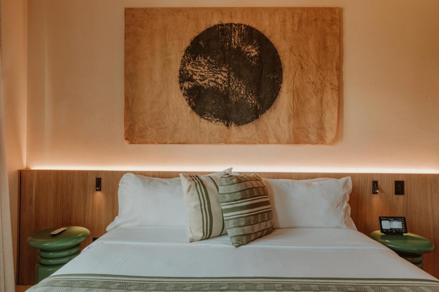 Habitación con cama grande