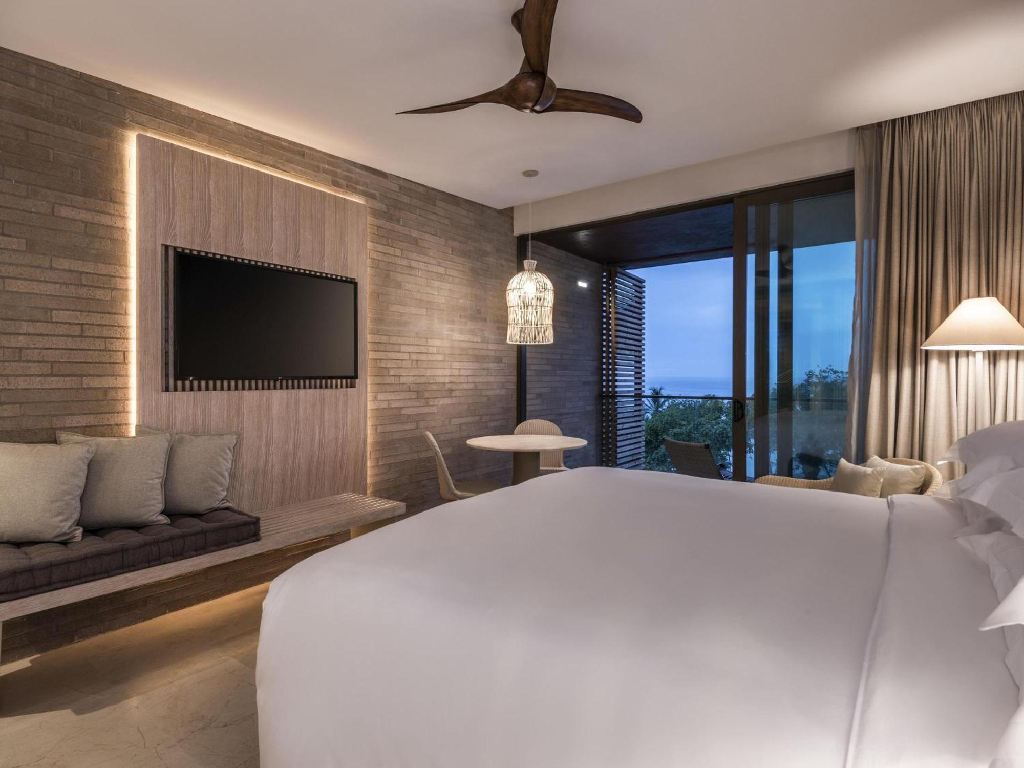 Superior King Room,1718516651:JPEG