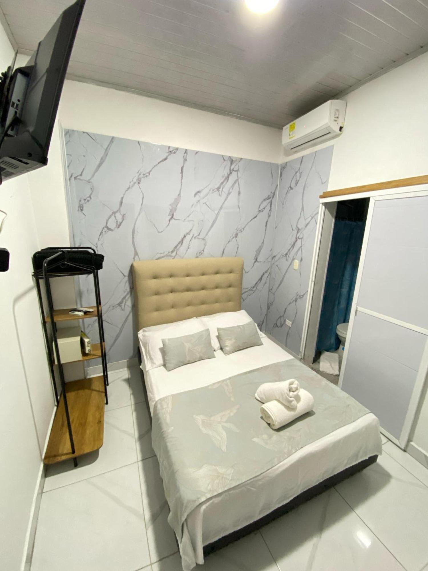 Run Of House Without Window,1742929766:JPEG