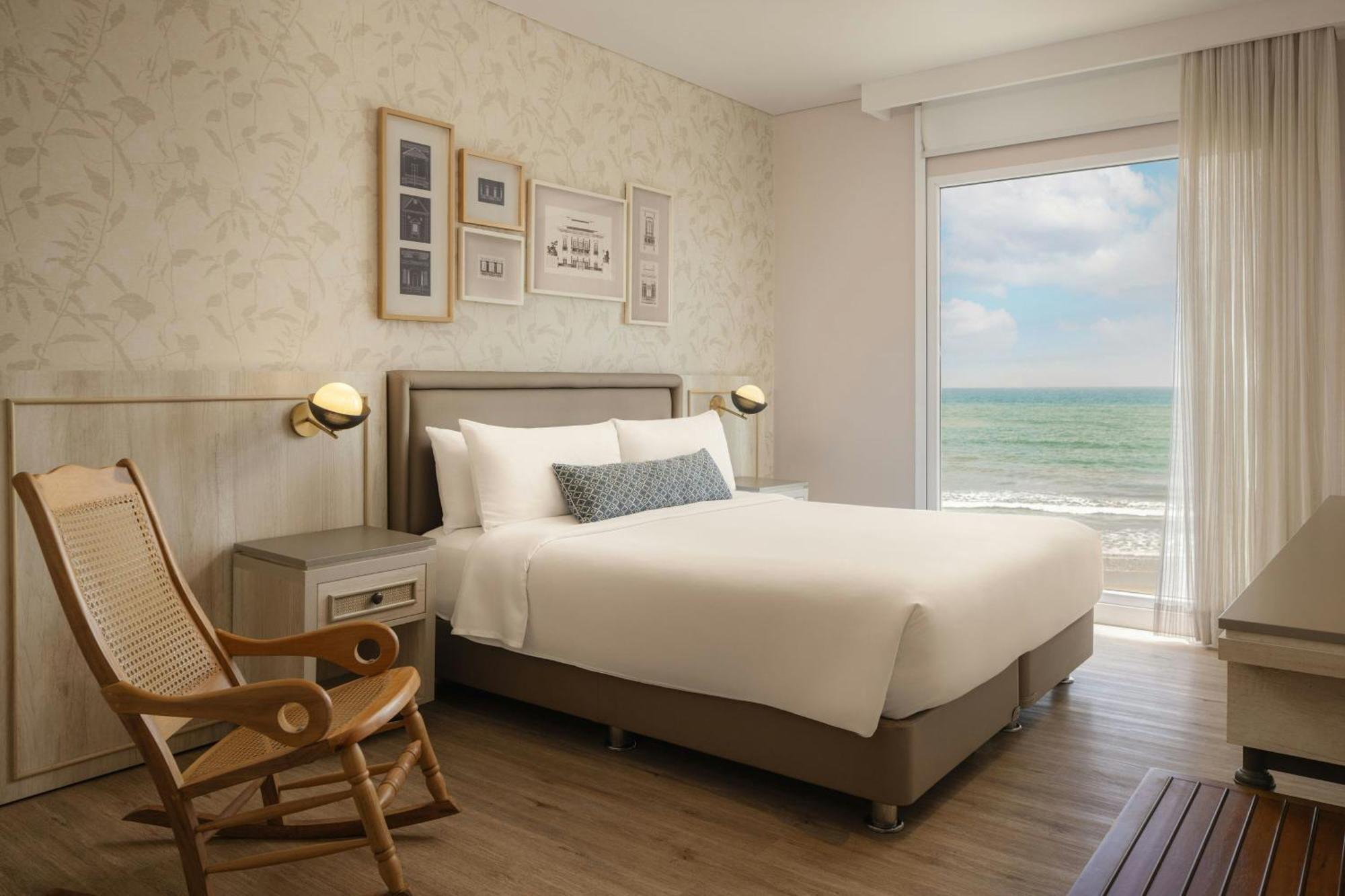 Premium Ocean View Guest room 1 King Ocean view