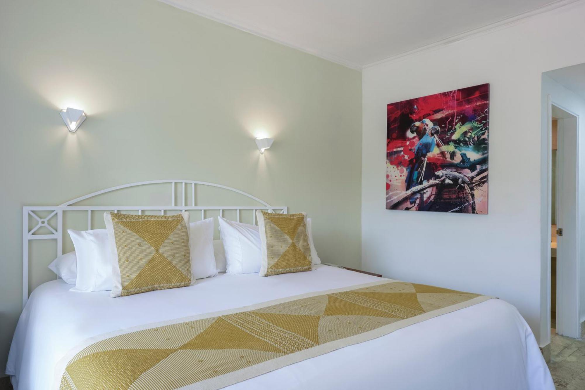 Superior Queen Room,1756434553:JPEG